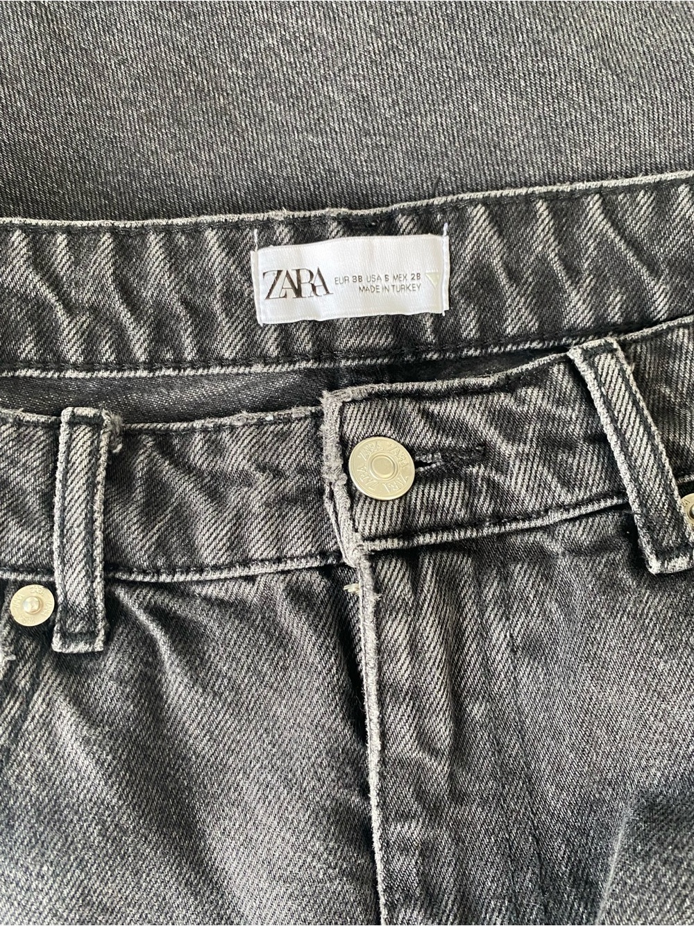ZARA Black High-Waist Jeans size 6 in great condition